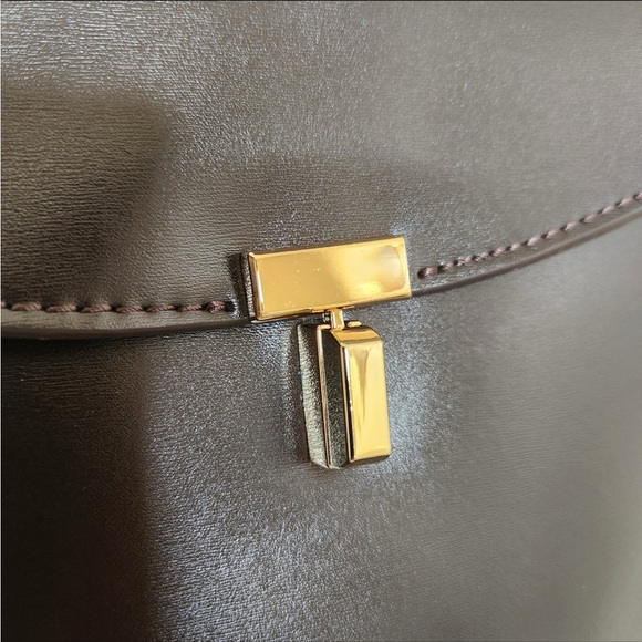 NWOT Toteme T-Lock leather shoulder bag in dark brown - Picture 9 of 12